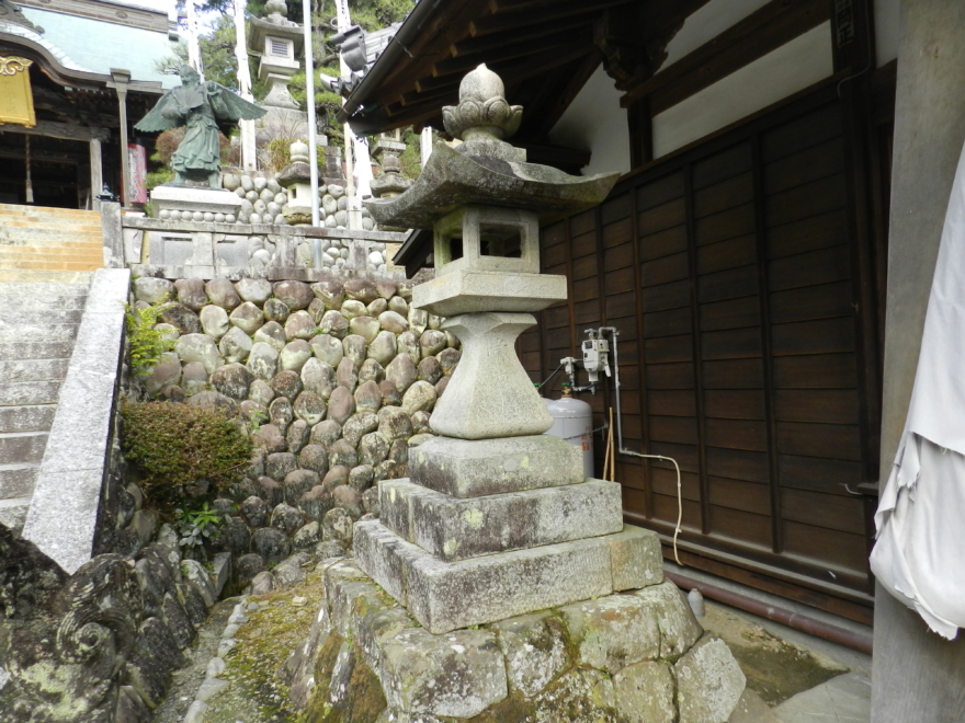 大黒殿横の常夜燈