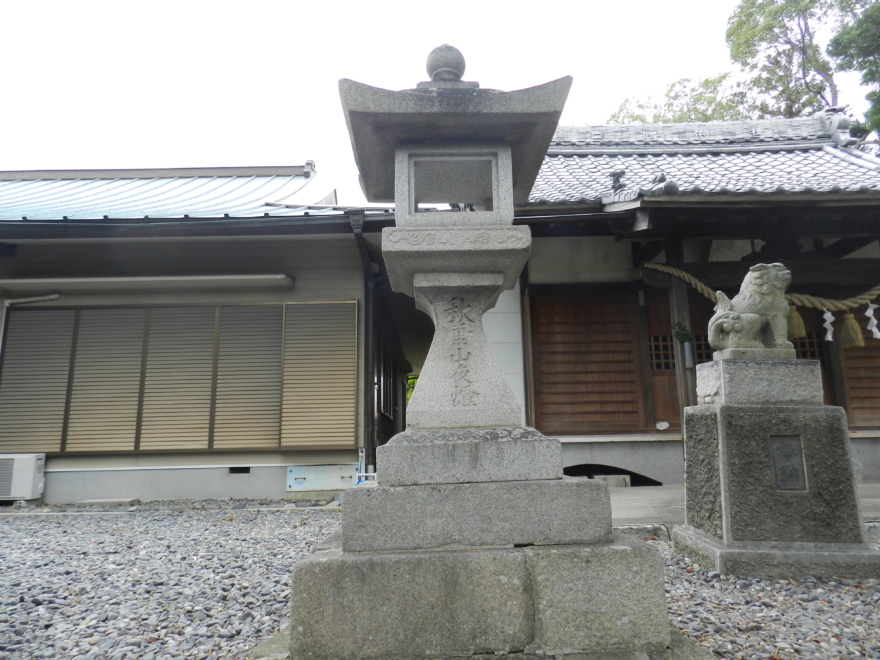 十二所神社の常夜燈